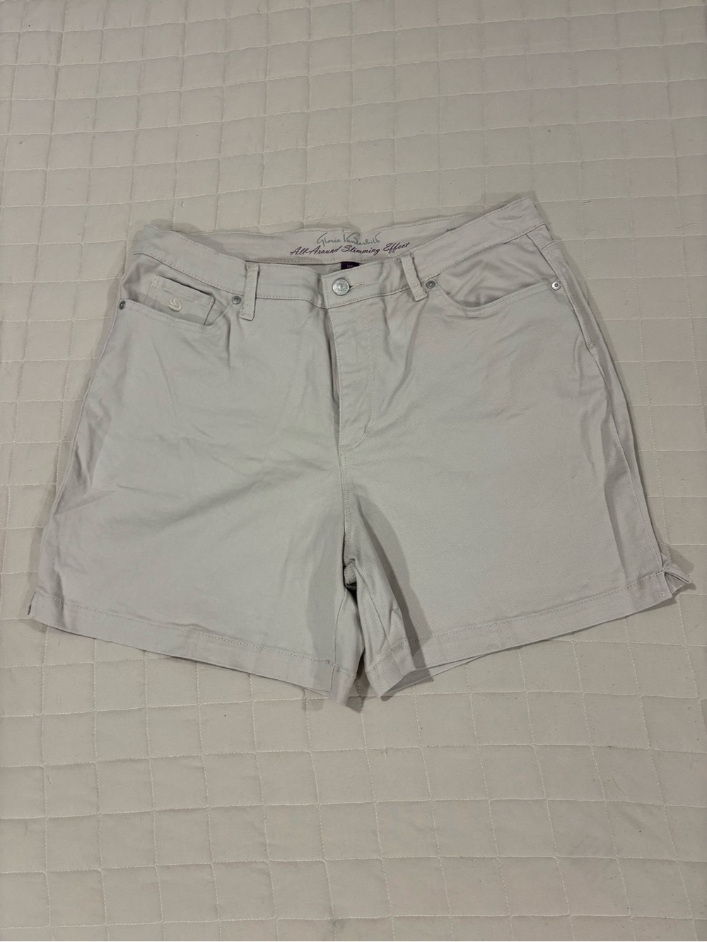 Gloria Vanderbilt Amanda Shorts All-Around Slimming Effect Cream Khaki 16P